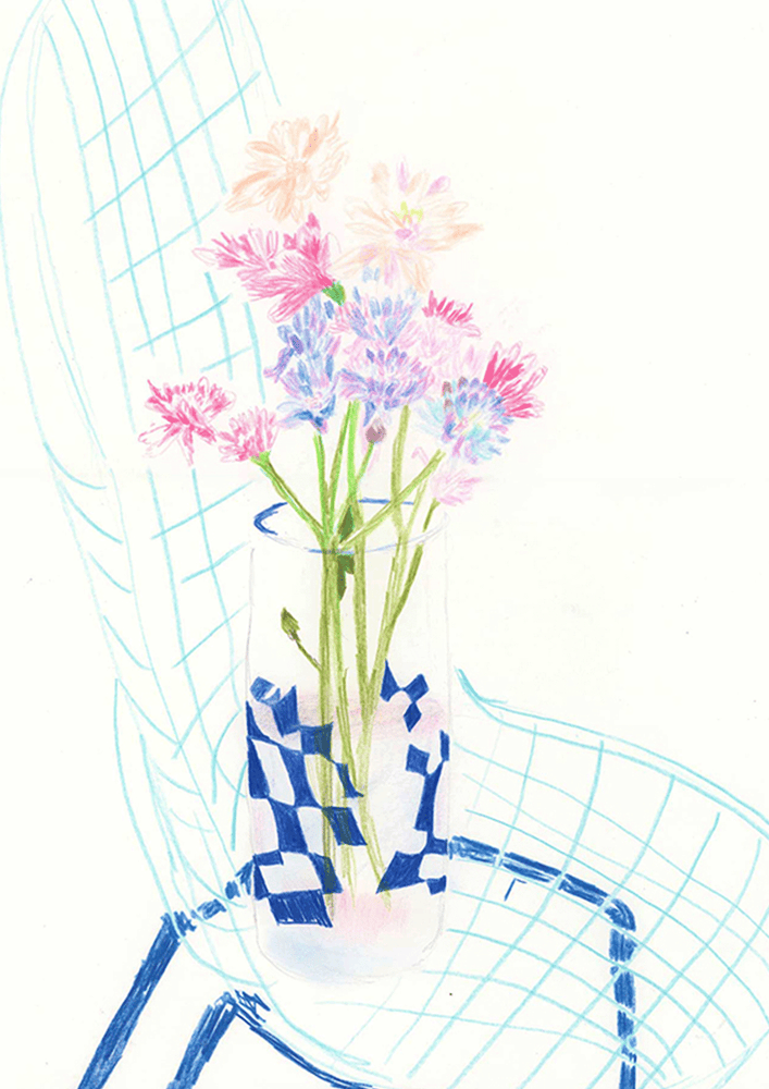 פרחים על כיסא