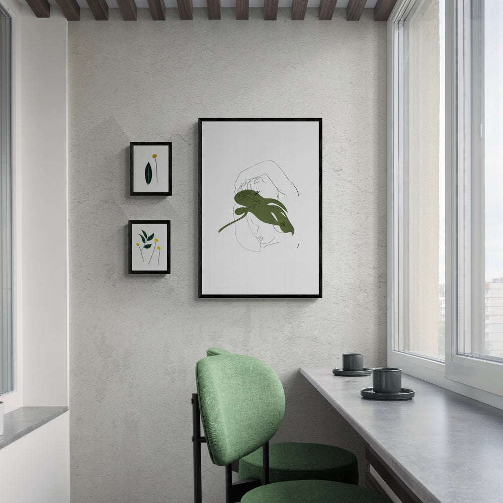 אישה עם עלה