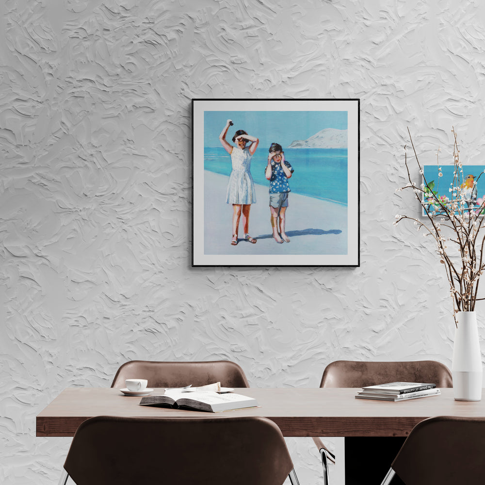 זוג ילדים בחוף