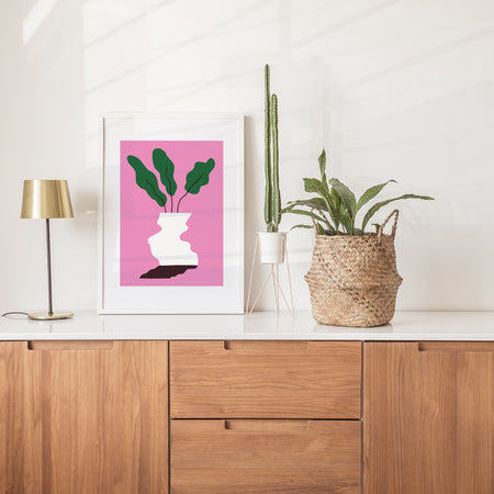 צמח ברקע ורוד