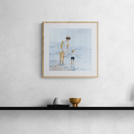 אמא וילד בים