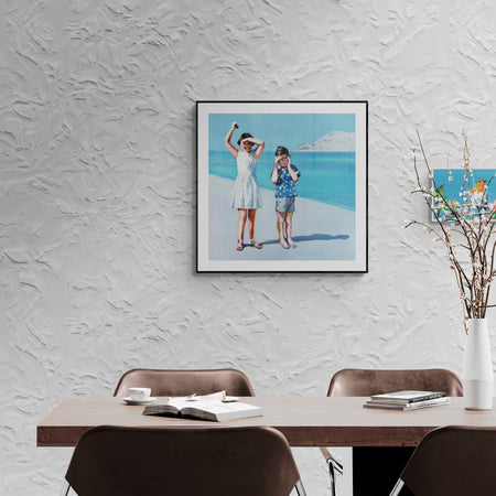 זוג ילדים בחוף