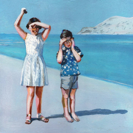 זוג ילדים בחוף