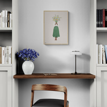 מחבקת זר בחצאית ירוקה