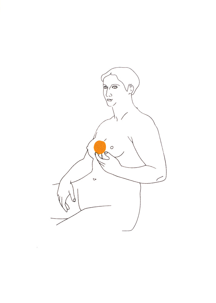 אישה עם תפוז